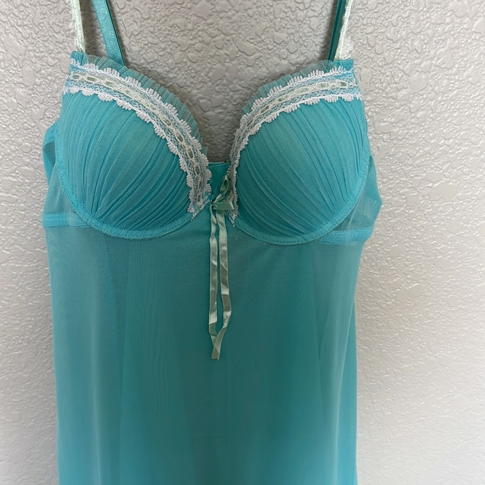 Lingerie - Picture 2 of 3